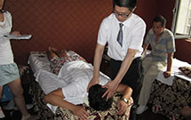 灸疗师培训现场