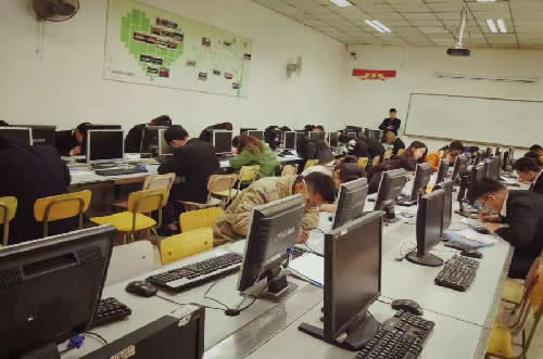学生上课
